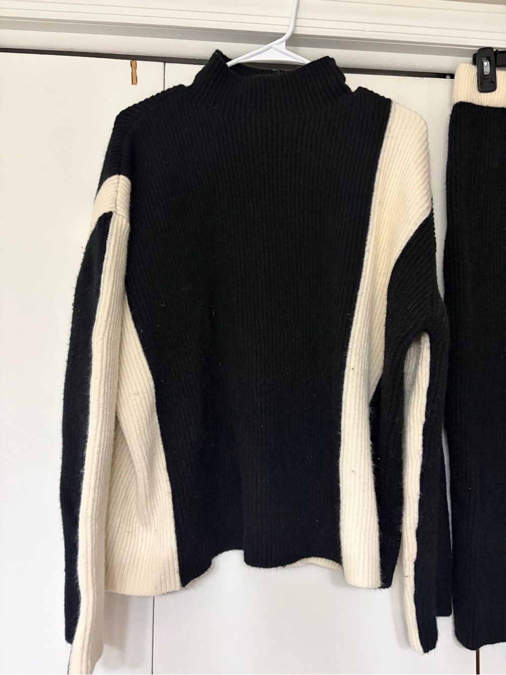 Commense Black & Cream Colorblock Ribbed Sweater Set - Picture 10 of 12